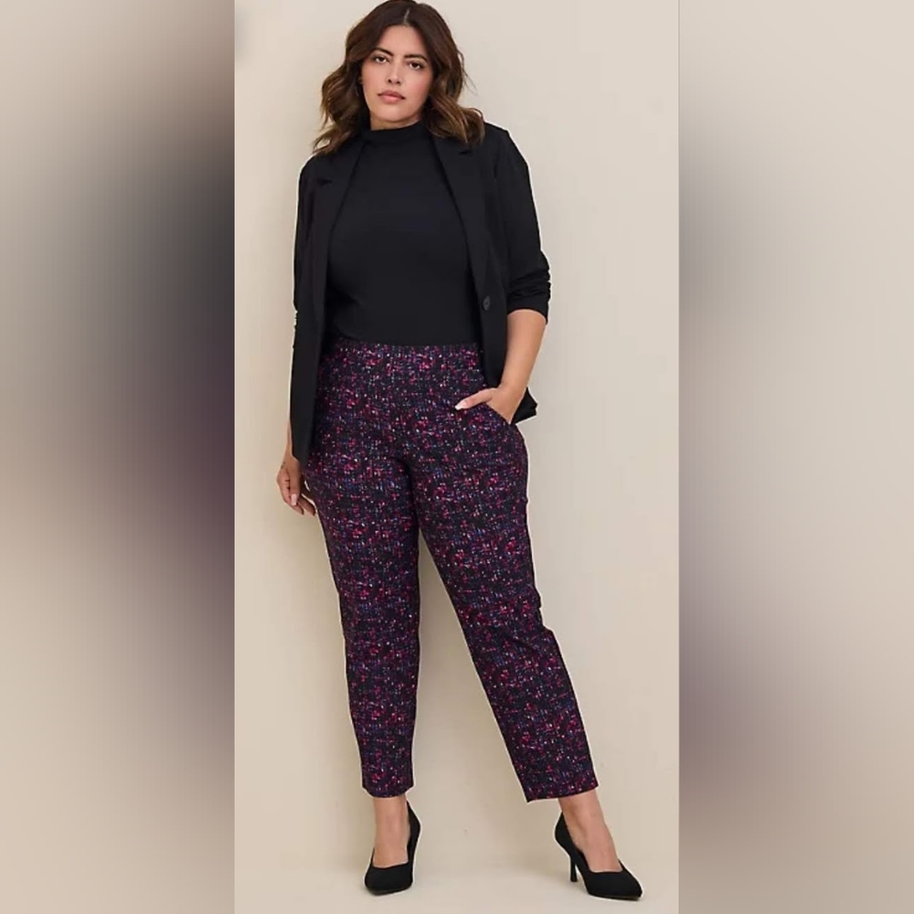 Torrid brand new Pull-On Relaxed Taper Studio Luxe Ponte High Rise Pant size 3
